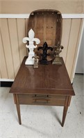 Vintage Wood-Like End Table, Fleurs Decor, Vintage