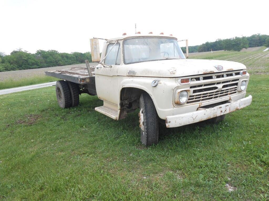 1966 Ford F600 2-ton truck w/12' bed