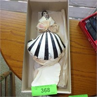 VINTAGE SEASHELL DOLL FIGURINE W/ PORCELAIN? HEAD>