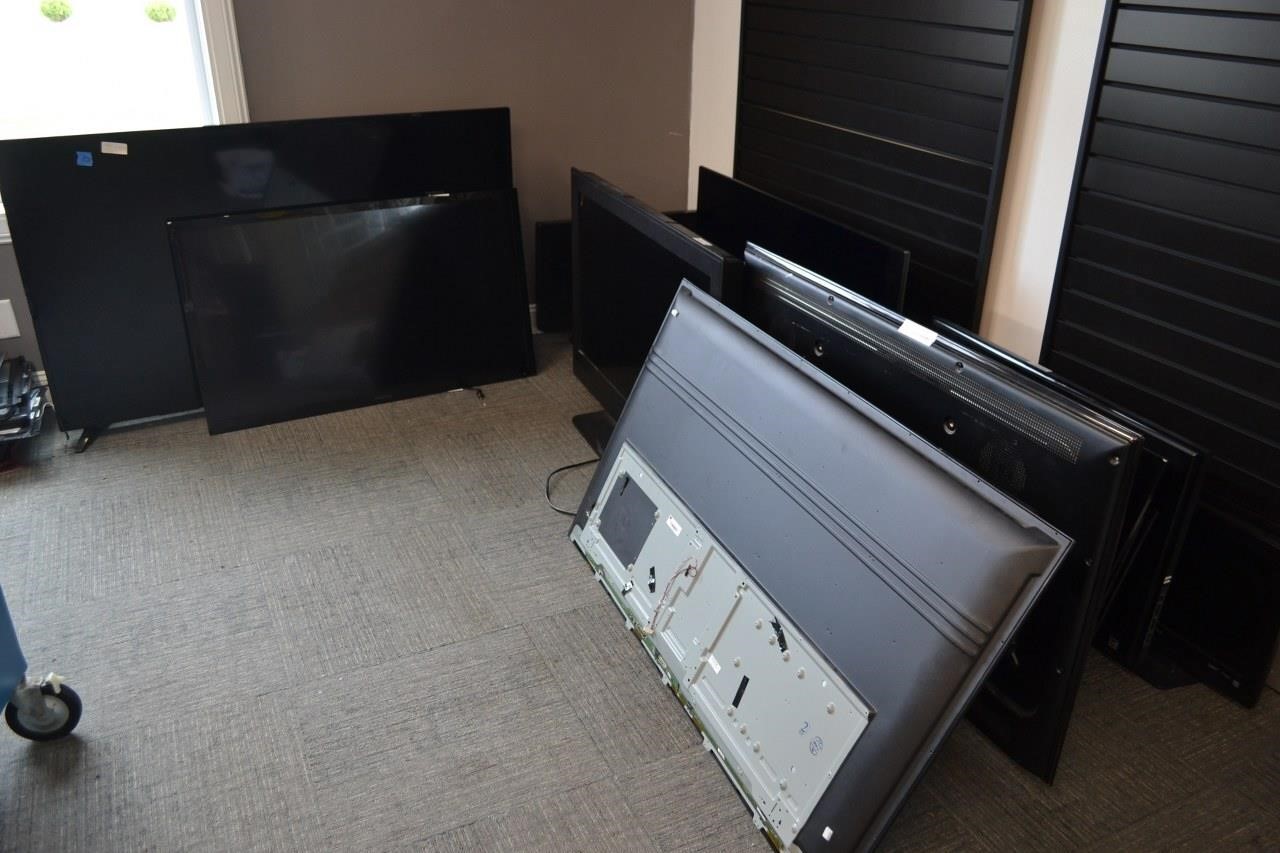 15: (12) assorted size flat screen TVS, 2 work