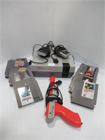 Nintendo / 10 Games / 2 Controllers / Gun / Cord