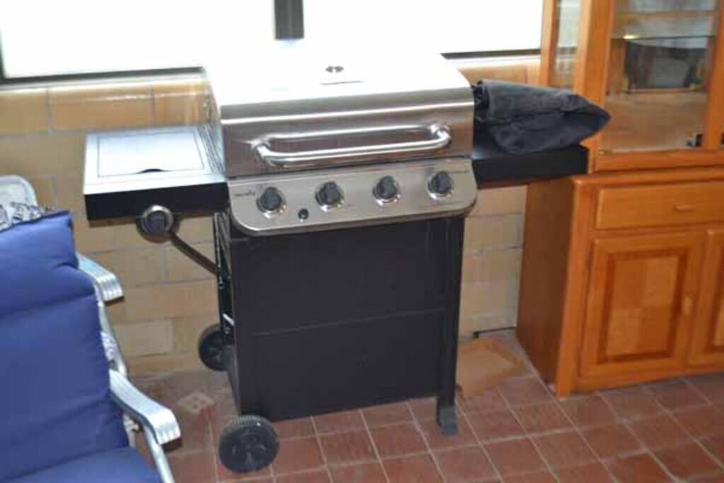 Charbroil Gas Grill w/ Sideburner