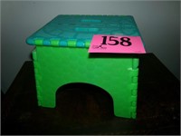 FOLDING STEP STOOL