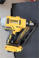 DEWALT 30-34 NAILER NO BATTERY 20V 37307