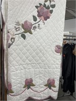 Contemporary Floral Pattern Quilt