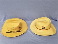 2 Cowboy hats       (O 110)