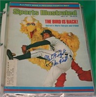 BINDER LOT OF 20 SIGNED SPORTS ILLUSTRATED