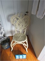 WICKER CHAIR FANCY DESIGN