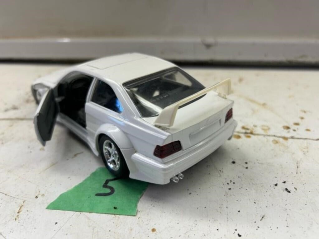 White BMW M3 Urago - Maisto Die Cast