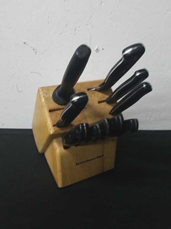 KitchenAid knife block with knives