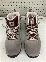 Columbia size 11 mens hiking boot