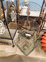 LOT OF ASSORTED WIRE BASKETS