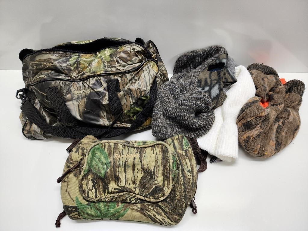 LOT OF HUNTING CLOTHING