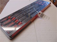Snap on Soft grip cabinet style screwdriver set