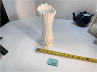 Vtg Fostoria Swung Milk Glass Vase