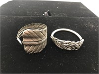 Lot of two metal cuff bracelets