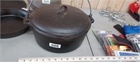 CAST IRON DUTCH OVEN WITH LID.