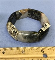 Cabochon cut agate stretch bracelet            (a
