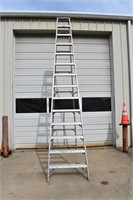 Louisville Model AS1014 14' step ladder 300lbs loa