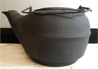 #8 CAST IRON KETTLE