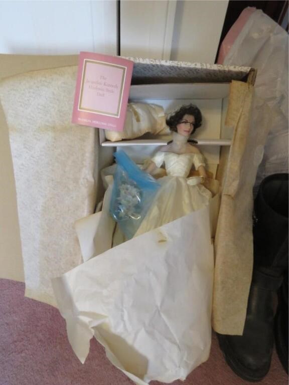 JACQUELINE KENNEDY HEIRLOOM BRIDE DOLL