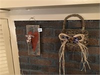 WOODEN DECORATION AND SMALL HANGING BASKET