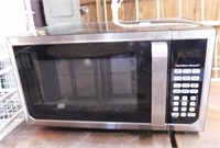 Hamilton Beach 900 watt microwave oven,