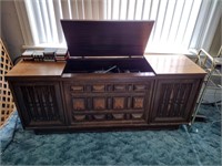 Vintage MCM Stero/record player in cabinet