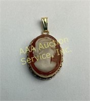 14k gold carved shell cameo pendant.  Total