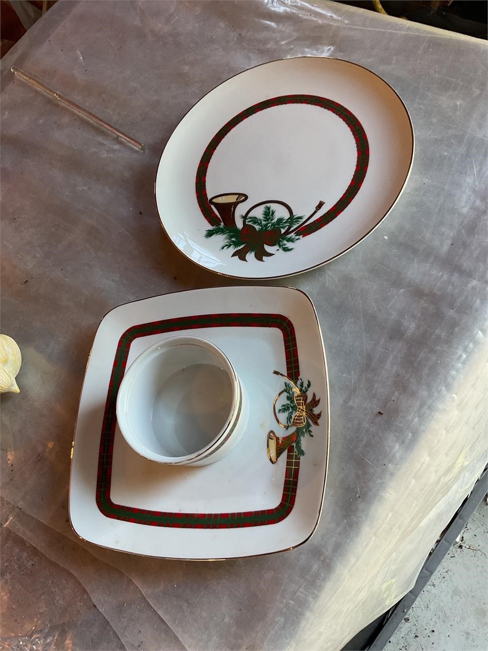 Holiday plate set