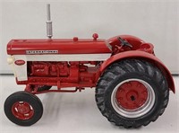 IHC Custom 560 Wheatland Tractor