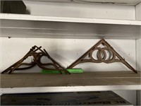 Cast iron shel brackets. There are two pair.