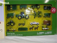 L207- Johhn Deere 20 pc Farm Toy Set - Plastic