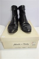 JOAN DAVID - ITALY - BLACK LOW BOOTS - SIZE: 6