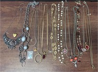 Lot of 20 VTG costume jewelry necklaces & chains