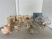Lot: shells, glass fish vases
