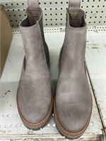 Timberland size 7 1/2 womens boots
