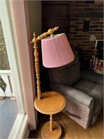 SIDE TABLE / LAMP