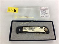 Smith & Wesson Scrimshaw knife NIP