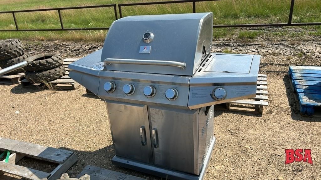 President's Choice 4 burner propane BBQ