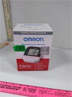 Omron Blood Pressure Monitor 5 Series NIB