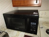 EMERSON MICROWAVE W/ TURN TABLE