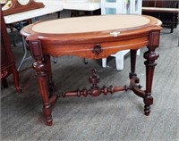 Walnut Victorian Parlor Table 29h,40w,25
