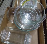 BOX LOT OF GLASS BOWLS AND CLEAR GLASS