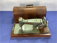 Vintage Sewing Machine - Máq. Costura Vintage