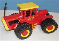 1/16 Versatile 825 4WD Tractor