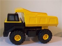 Mighty TONKA Turbo Diesel Dump Truck XMS 975