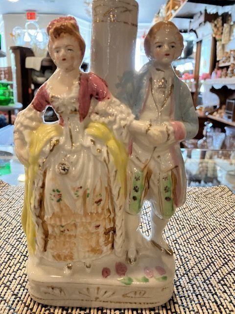 Vintage Colonial Couple Lamp