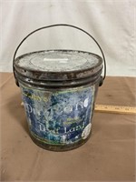 Leaf lard tin bucket.