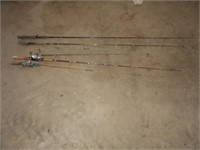 4 FISHING RODS 2 HAVE REELS